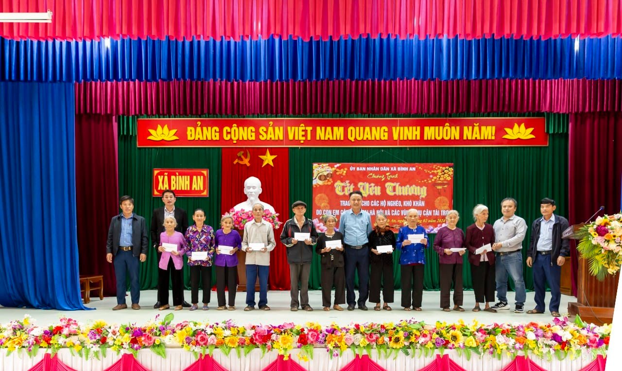 TRAO QUÀ CỦA HỘI ĐỒNG HƯƠNG HÀ NỘI VÀ VÙNG PHỤ CẬN TẠI XÃ BÌNH AN NHÂN DỊP TẾT GIÁP THÌN NĂM 2024