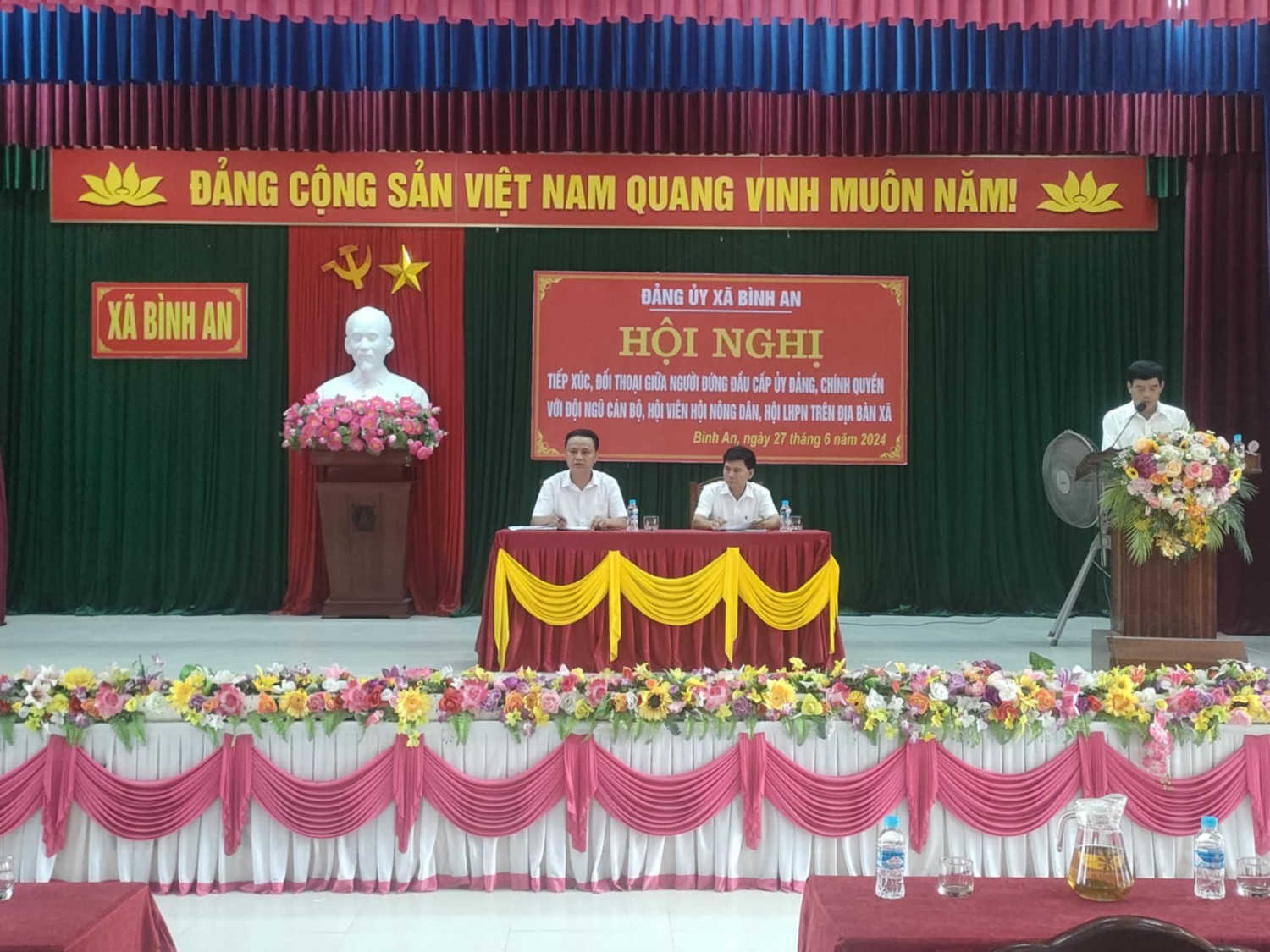 Tặng quà gia đình chính sách, Thương binh, bệnh binh nhân ngày 27/7/2024 của Huyện ủy Lộc Hà